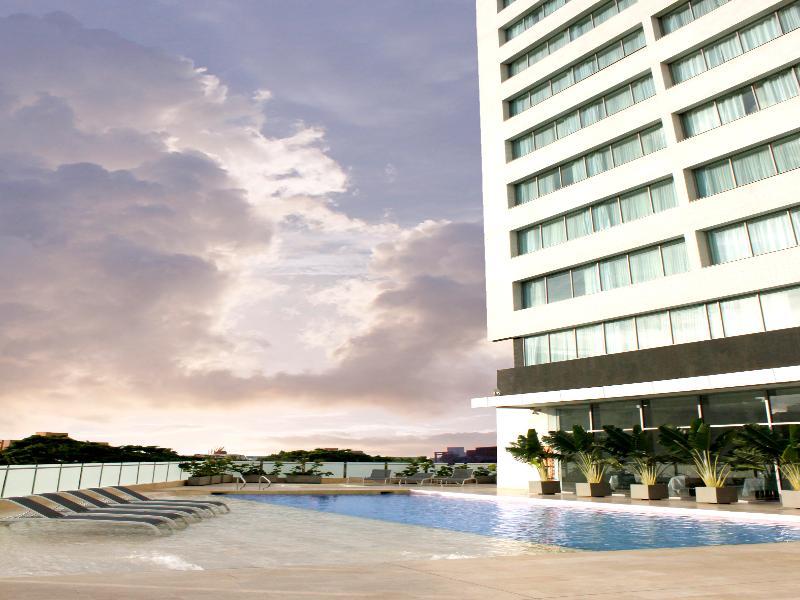 Estelar Alto Prado 바랑키야 외부 사진 The pool at the hotel