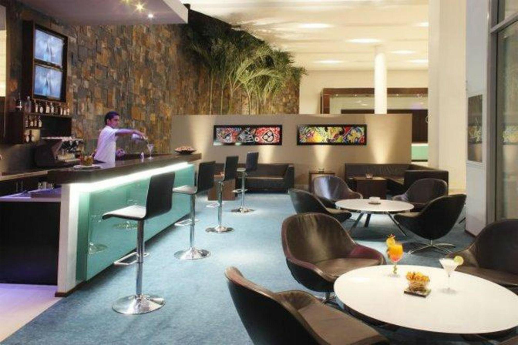 Estelar Alto Prado 바랑키야 외부 사진 The lounge at the airport